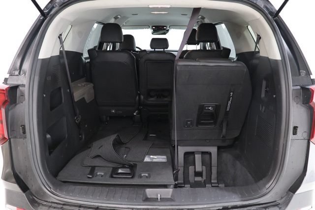 Used 2025 Kia Carnival FWD image 32