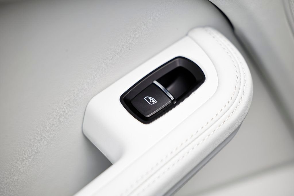 Certified 2026 Porsche Macan image 29