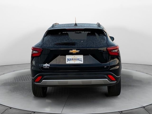 Used 2025 Chevrolet Trax LT w/ LT Convenience Package image 4
