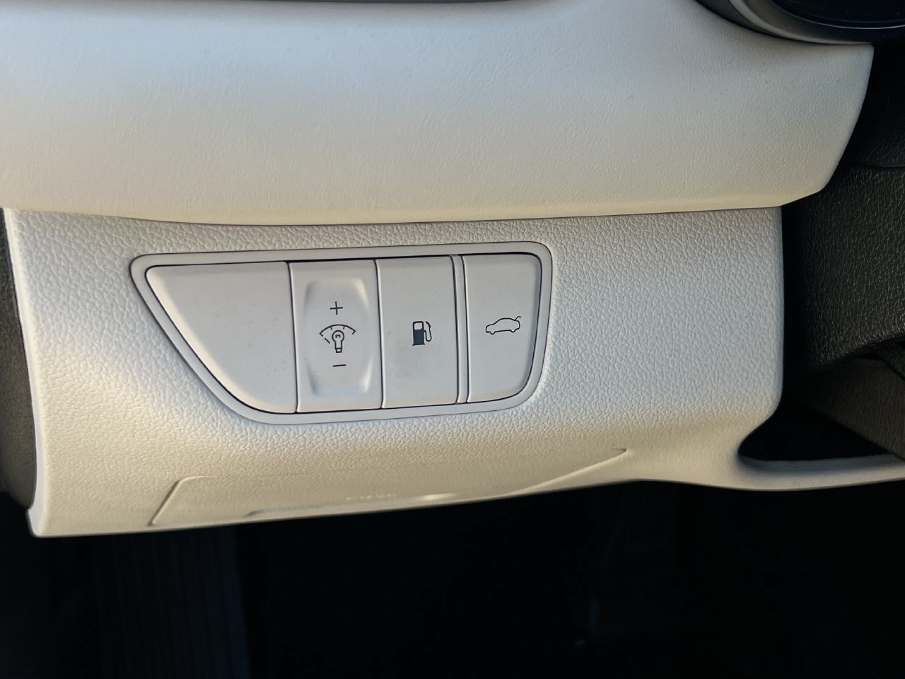 Used 2024 Genesis G70 2.5T RWD image 13