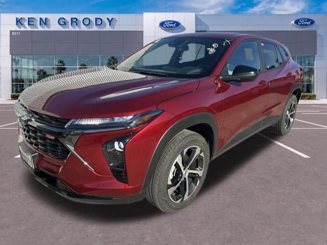 Used 2024 Chevrolet Trax RS w/ Driver Confidence Package FWD image 4