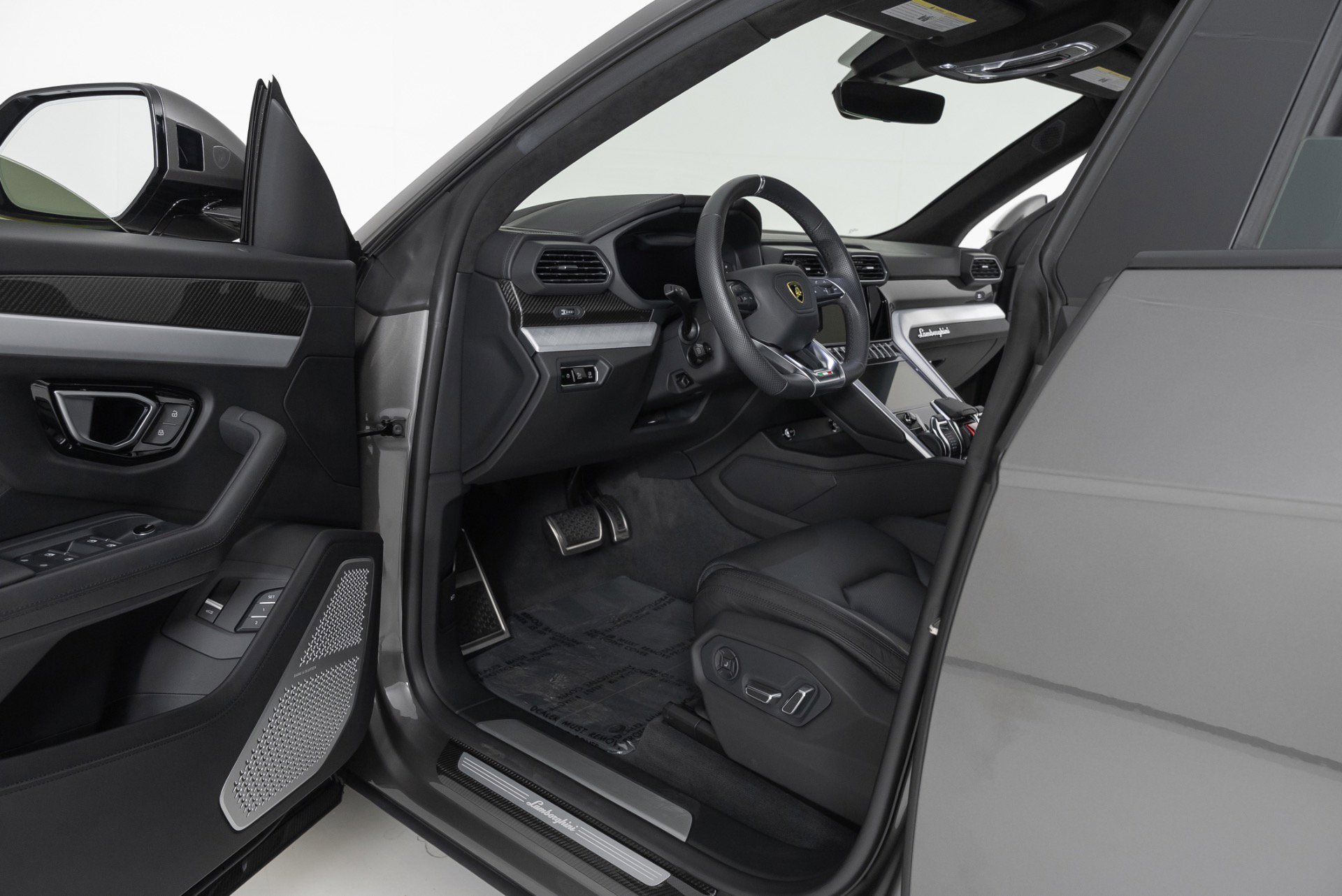 Used 2021 Lamborghini Urus AWD/4WD image 13