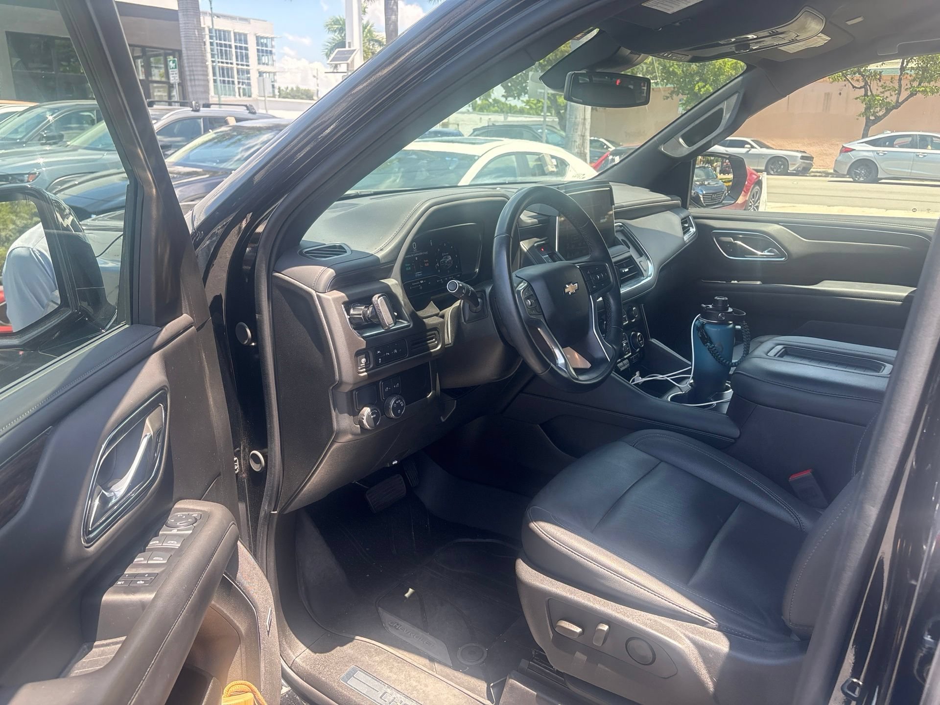 Used 2024 Chevrolet Suburban LT RWD image 9