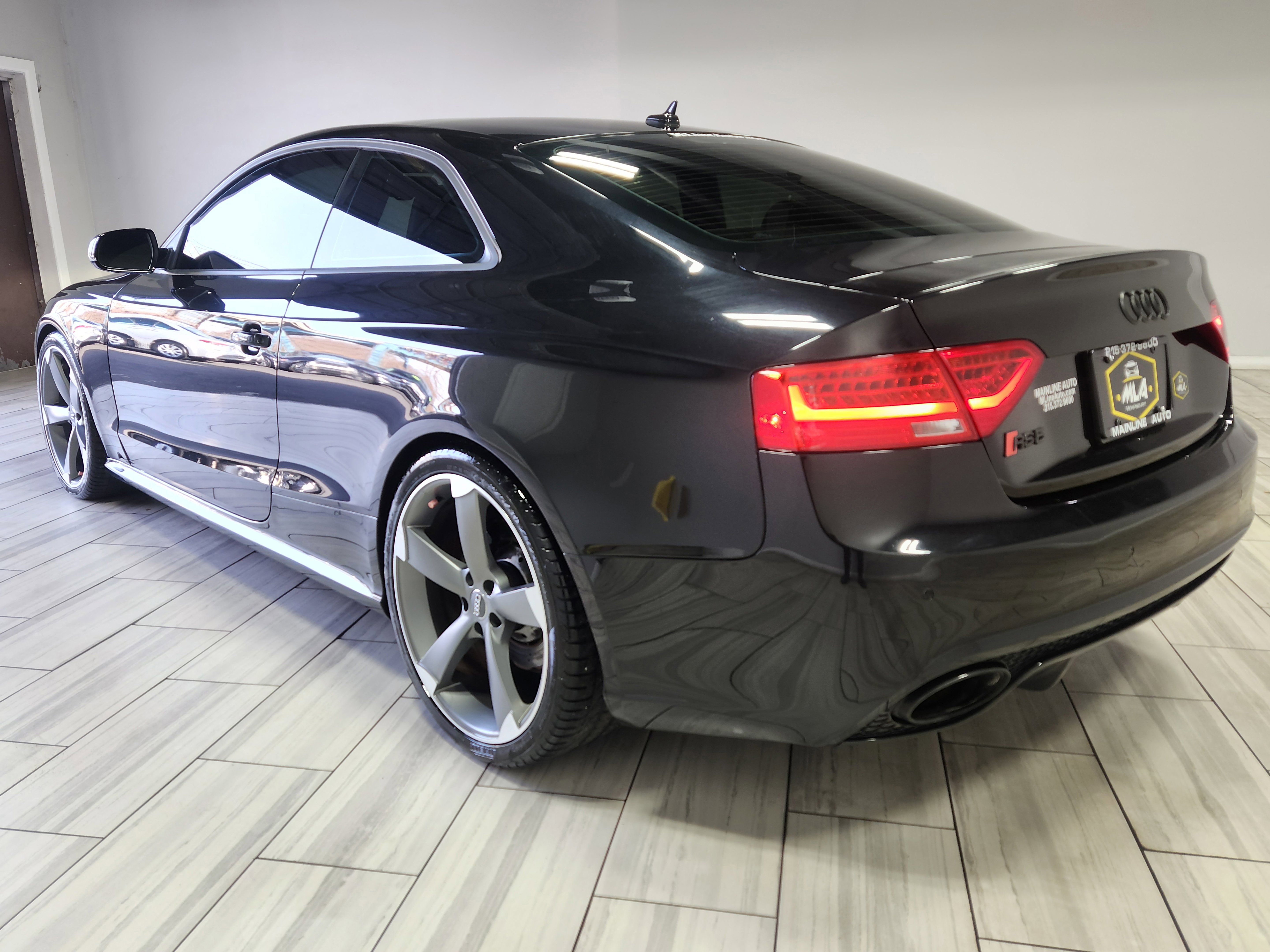 Used 2013 Audi RS 5 Coupe w/ Audi MMI Navigation Plus Pkg image 3