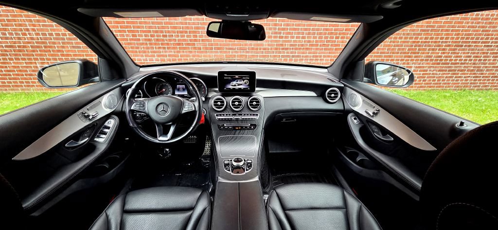 Used 2019 Mercedes-Benz GLC 300 4MATIC w/ AMG Line image 13