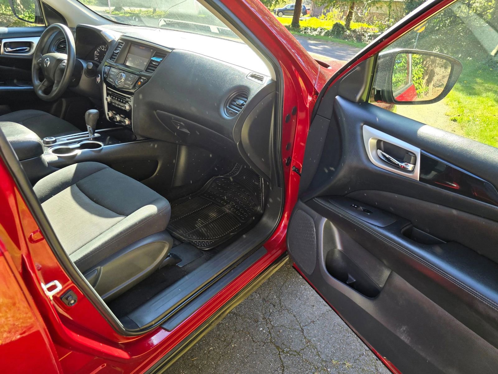 Used 2018 Nissan Pathfinder S AWD/4WD image 12