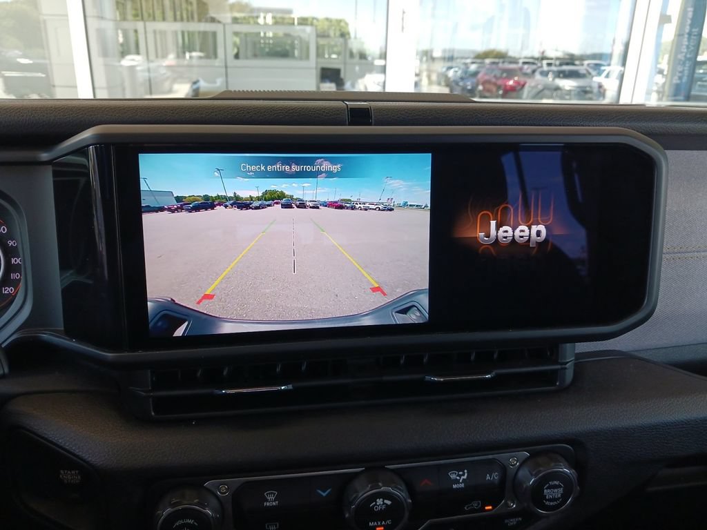 Used 2025 Jeep Gladiator Sport AWD/4WD image 21
