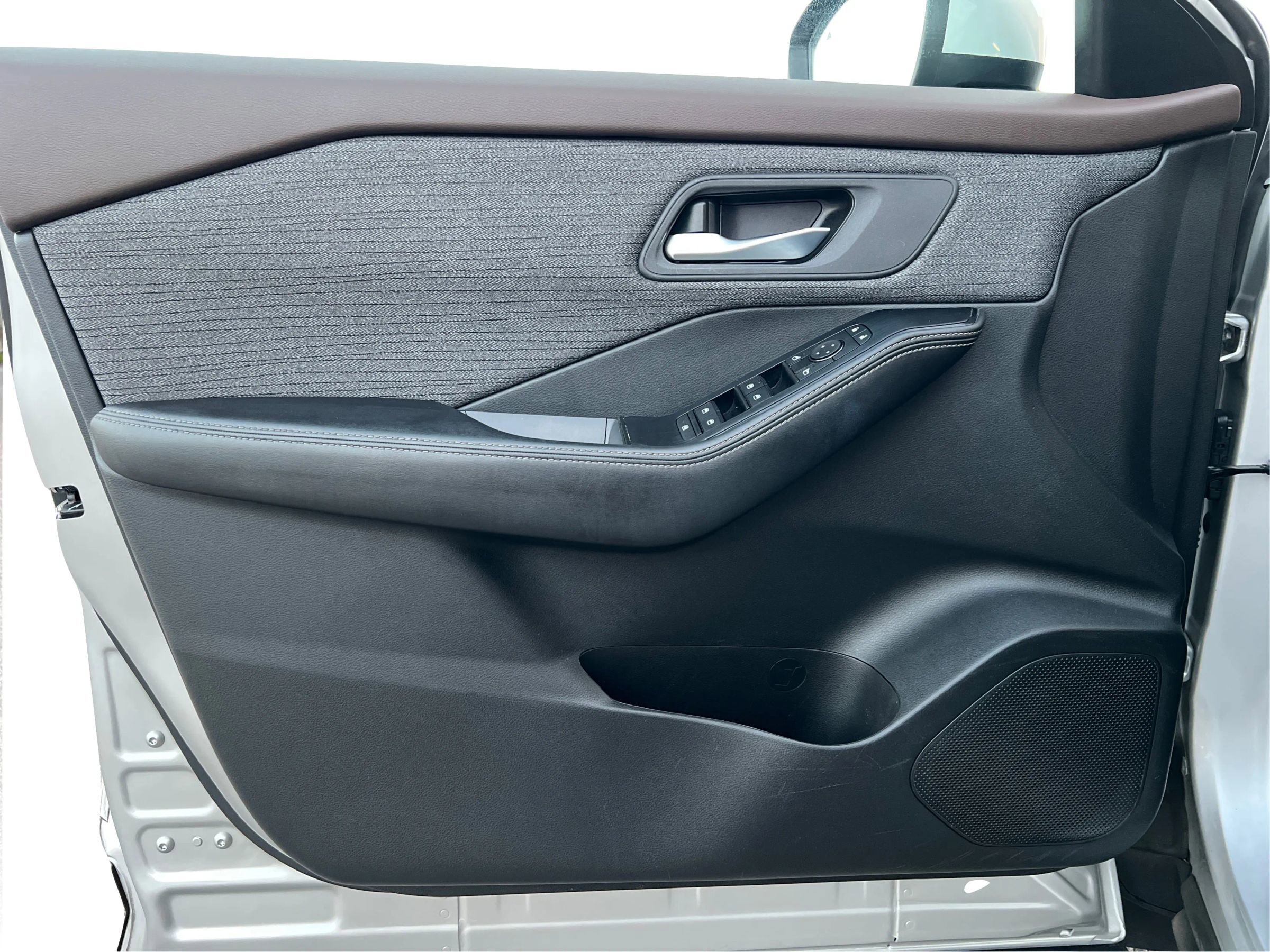 Used 2023 Nissan Rogue SV image 21