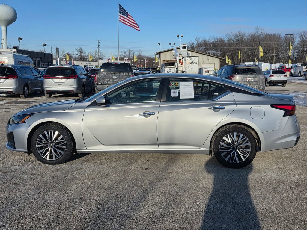 Used 2023 Nissan Altima 2.5 SV image 7