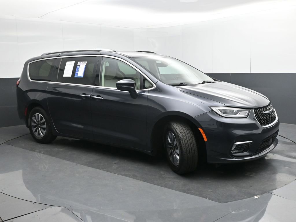 Used 2021 Chrysler Pacifica Touring-L image 7