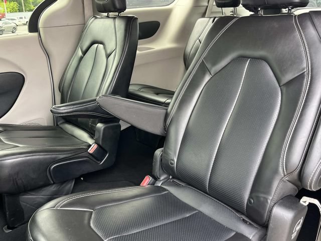Used 2023 Chrysler Pacifica Touring-L FWD image 21