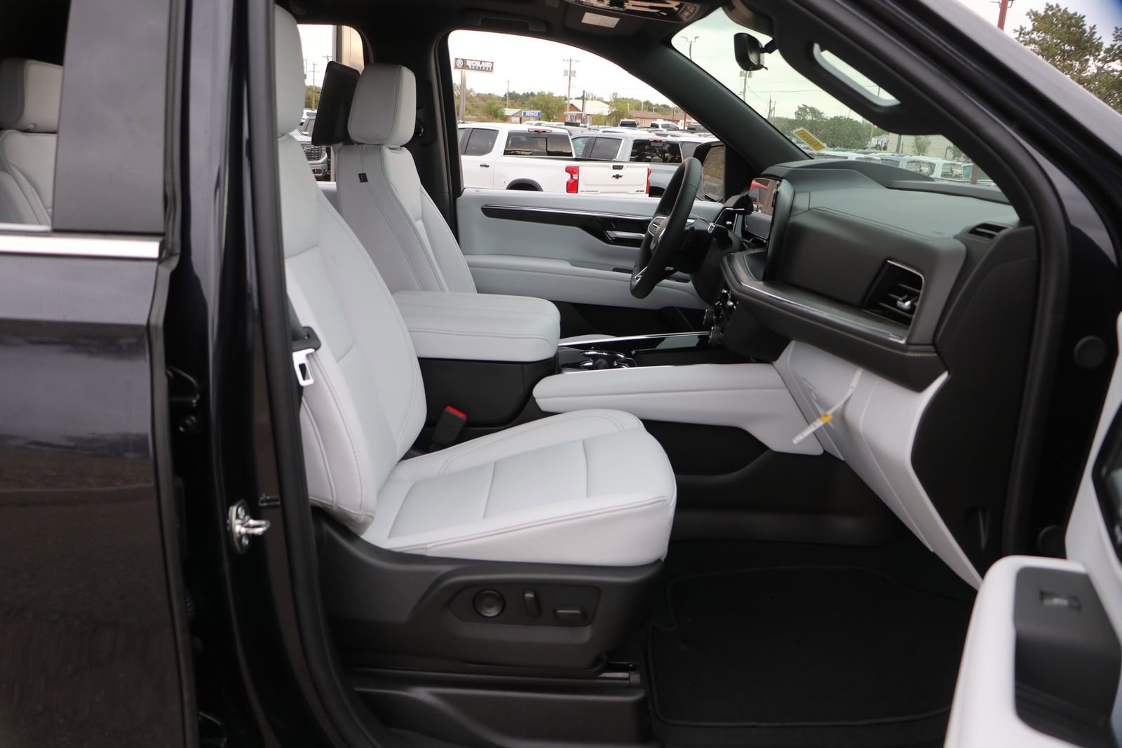 New 2026 Chevrolet Suburban Premier image 35
