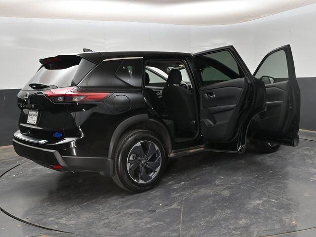Certified 2025 Nissan Rogue SV FWD image 31