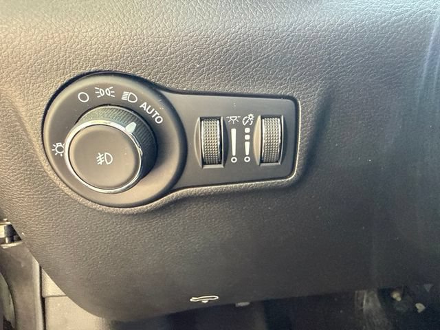 Used 2023 Jeep Compass Latitude w/ Sun and Sound Group AWD/4WD image 24