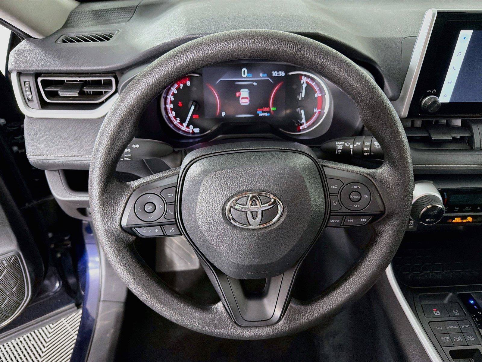 Used 2025 Toyota RAV4 XLE AWD/4WD image 3
