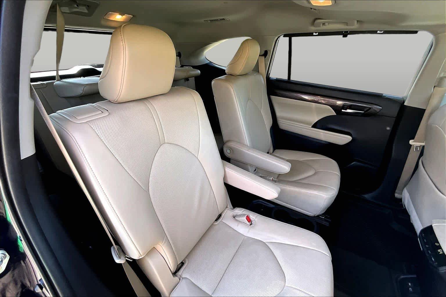 Used 2023 Toyota Highlander Limited FWD image 31