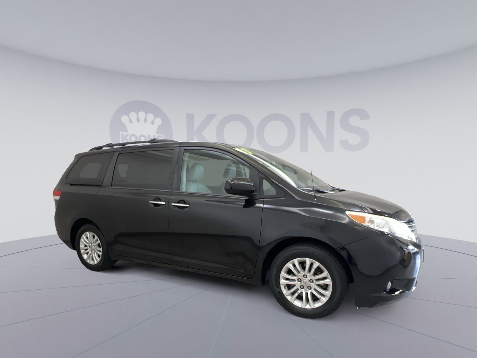 Used 2013 Toyota Sienna XLE image 10