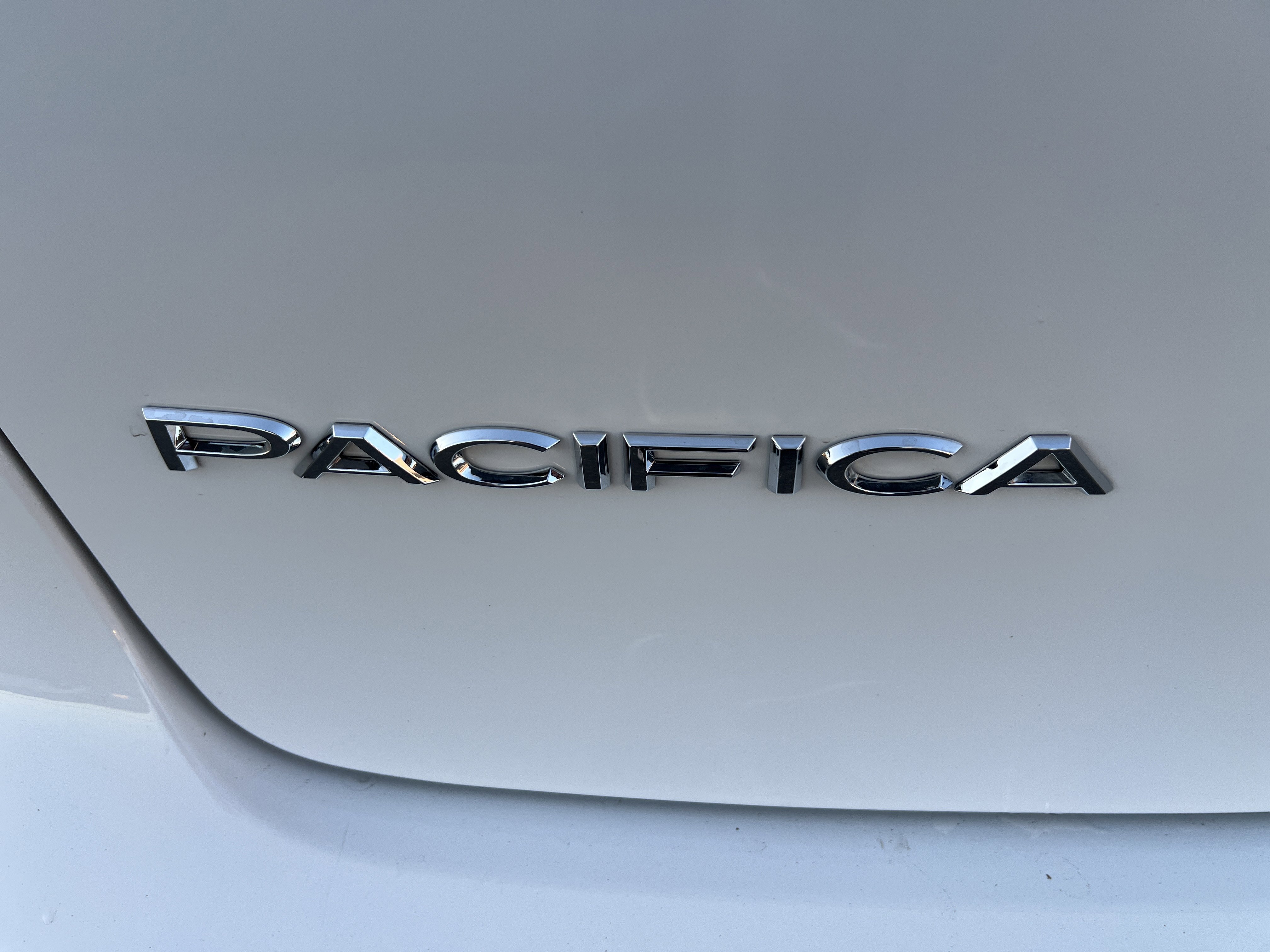 Used 2021 Chrysler Pacifica Touring-L image 7