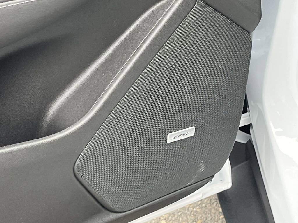 New 2026 Cadillac XT5 Luxury w/ LPO, ONYX Package image 16