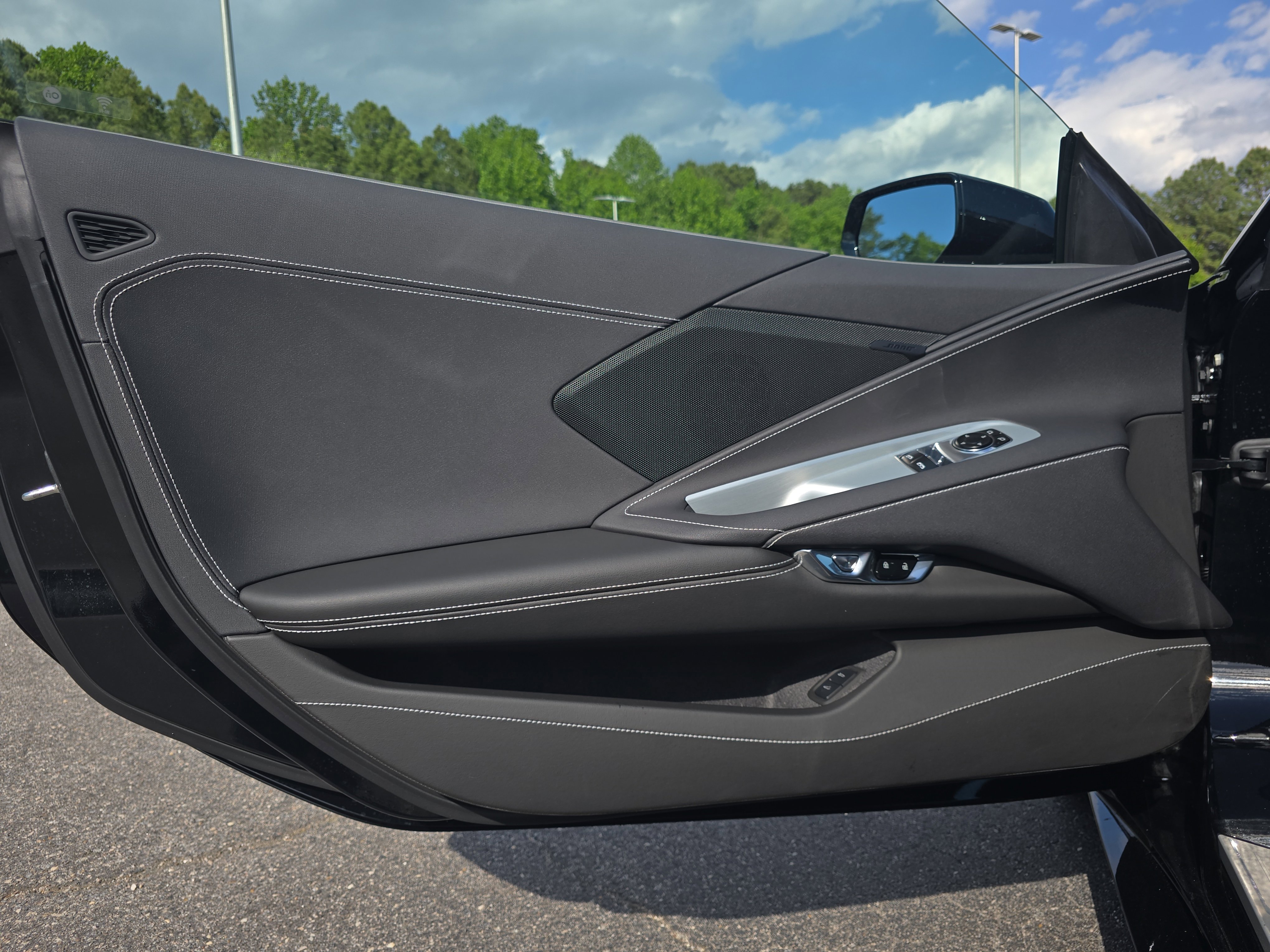 Used 2025 Chevrolet Corvette Stingray Coupe w/ Z51 Performance Package image 25