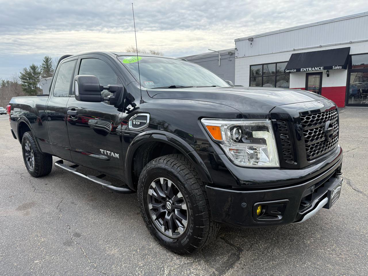 Used 2017 Nissan Titan PRO-4X image 17