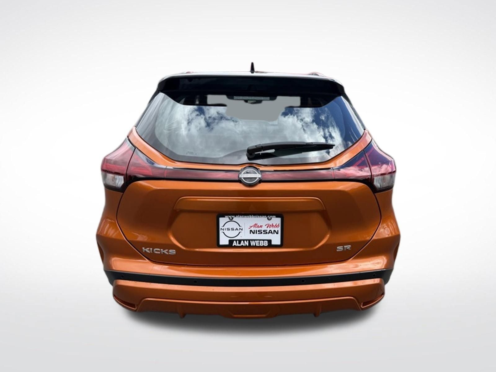 Used 2024 Nissan Kicks SR w/ SR Premium Package FWD image 4