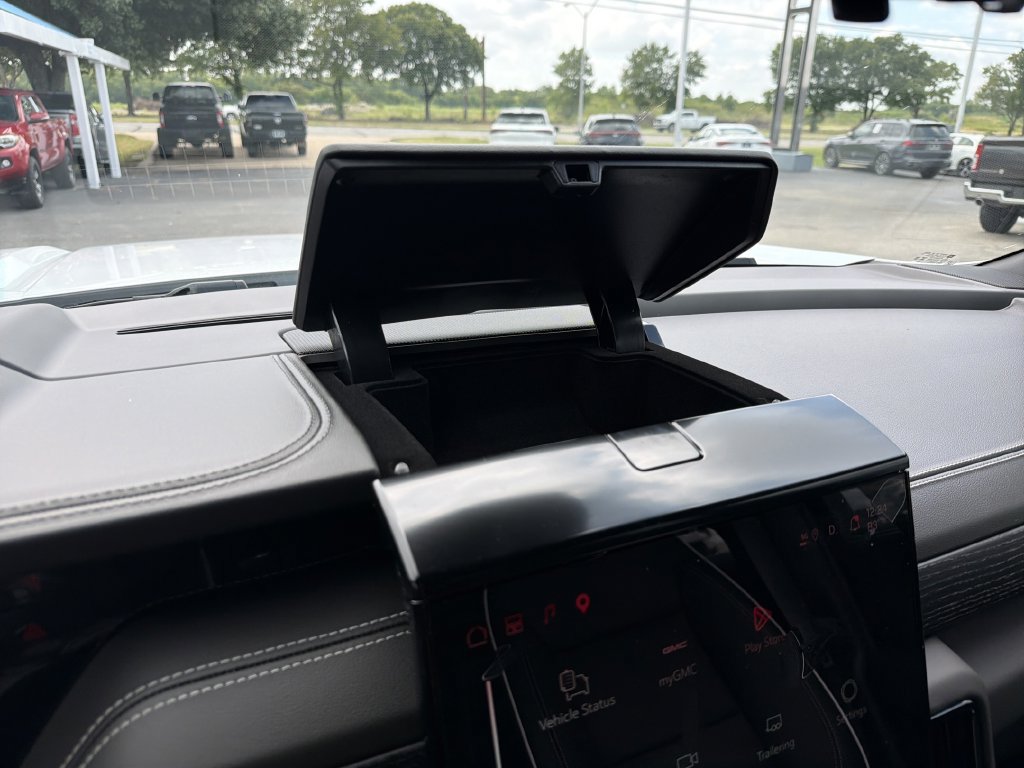 New 2026 GMC Yukon AT4 Ultimate w/ LPO, Floor Liner Package AWD/4WD image 33
