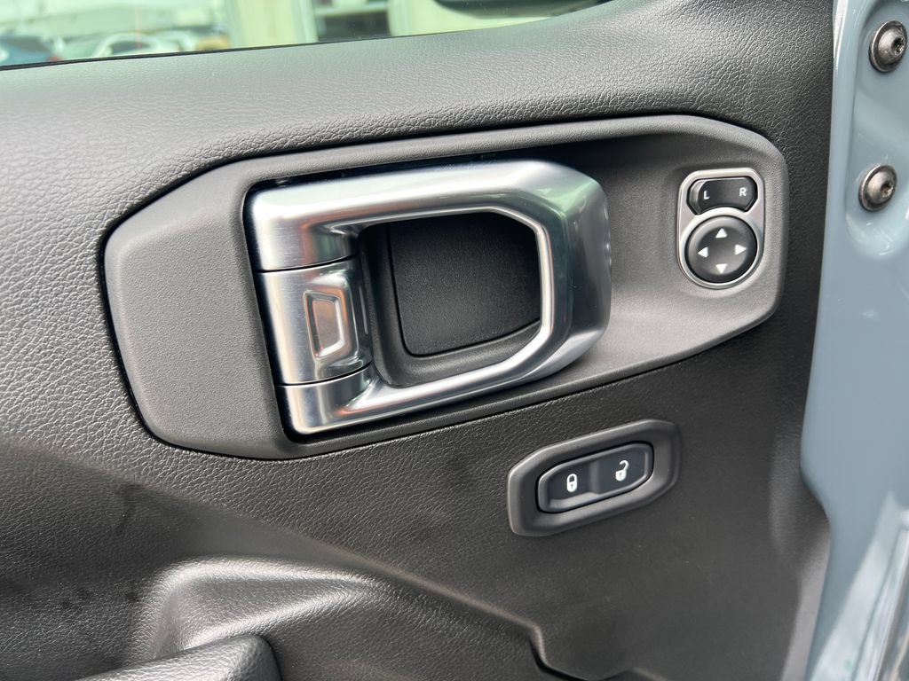 Used 2025 Jeep Wrangler Unlimited Sport AWD/4WD image 11