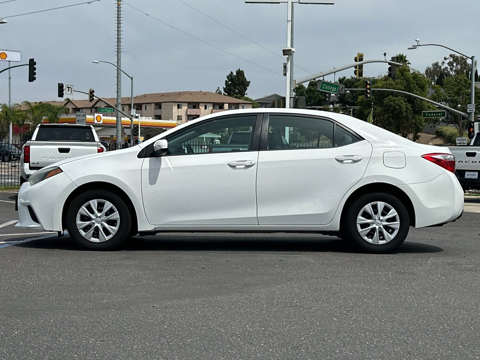 Used 2014 Toyota Corolla L FWD image 2