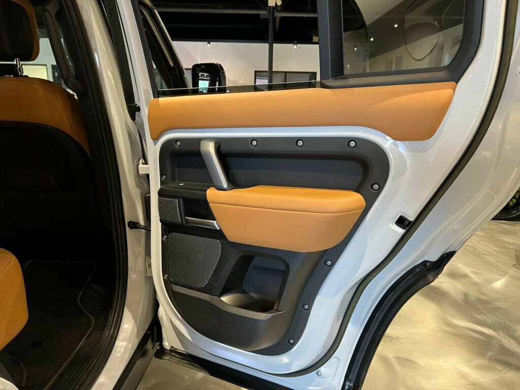 Used 2023 Land Rover Defender 110 image 31