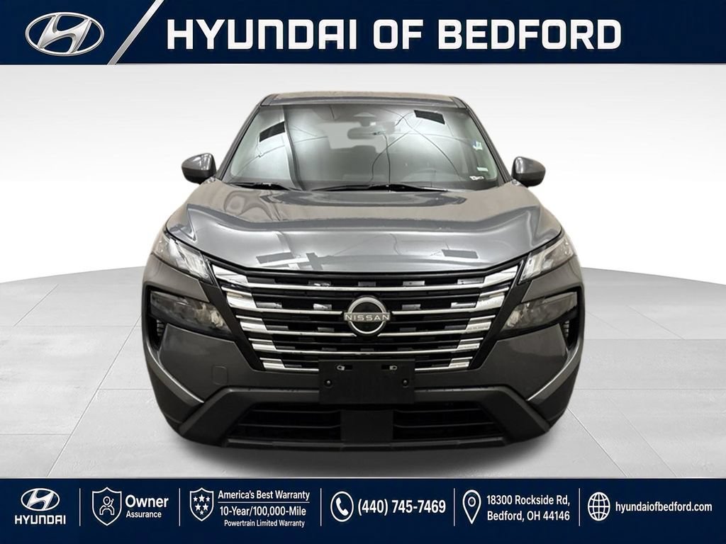 Used 2024 Nissan Rogue SV AWD/4WD image 2