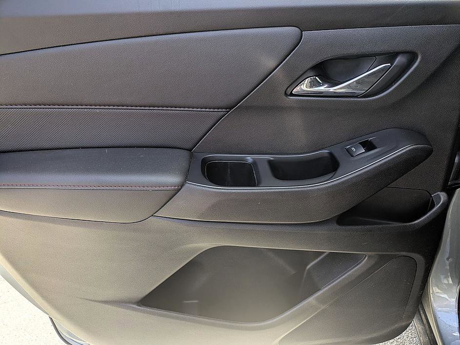 Used 2023 Chevrolet Traverse RS image 26