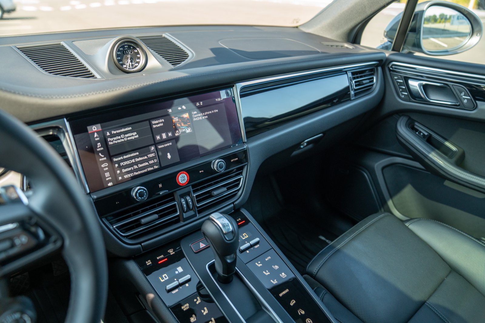 Certified 2026 Porsche Macan Turbo AWD/4WD image 16