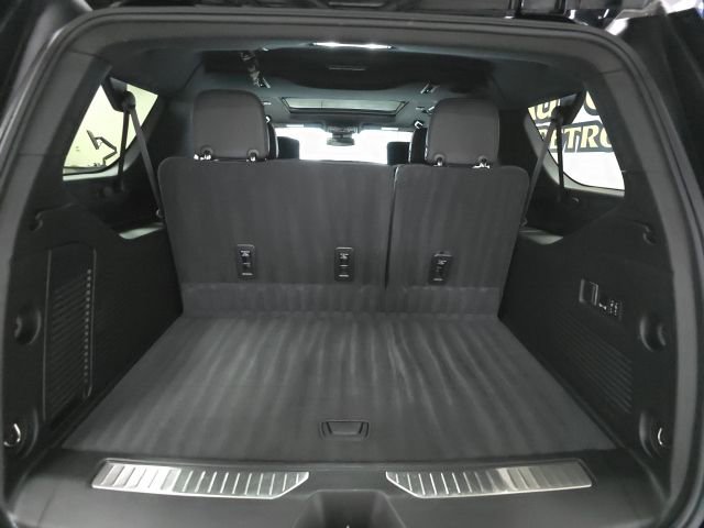 Used 2023 Chevrolet Suburban Z71 w/ Luxury Package image 8