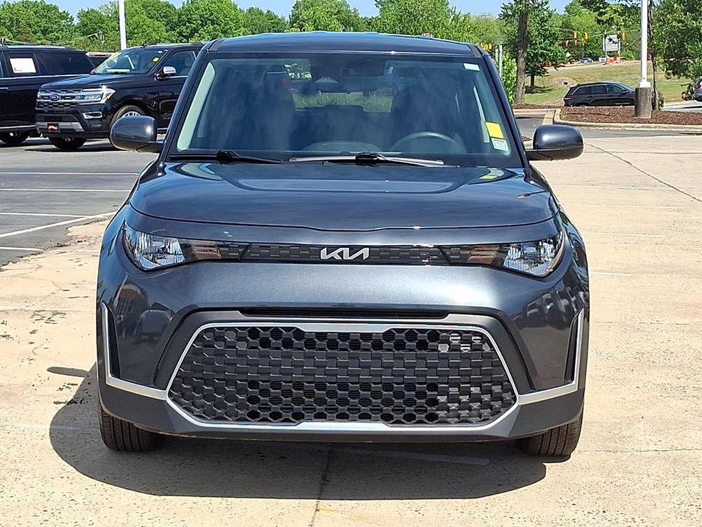 Used 2025 Kia Soul LX w/ LX Technology Package FWD image 2