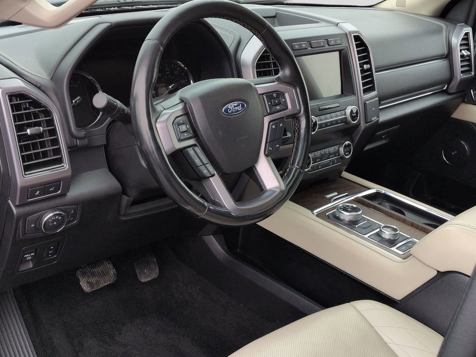 Used 2019 Ford Expedition Platinum image 2