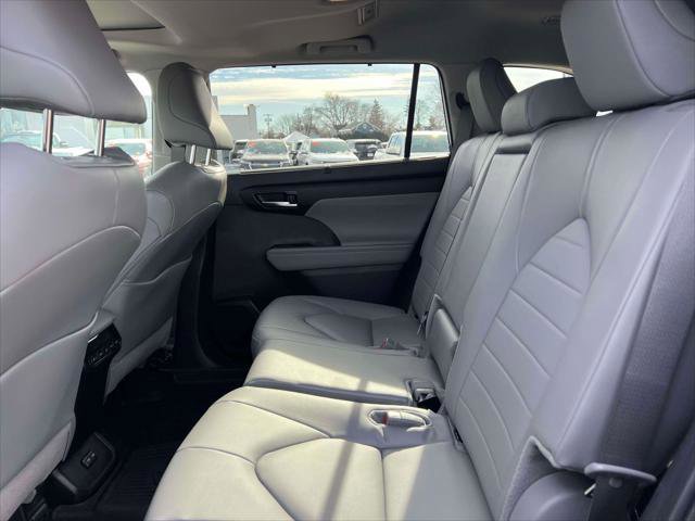 Used 2026 Toyota Highlander XLE image 11