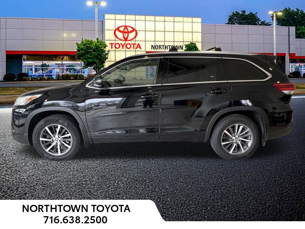 Used 2017 Toyota Highlander XLE AWD/4WD image 2