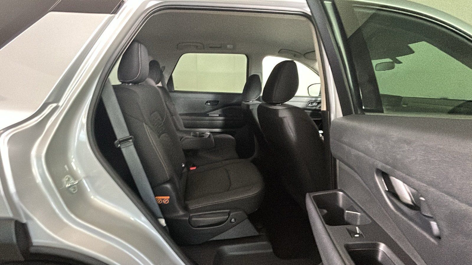 Used 2025 Nissan Pathfinder SV AWD/4WD image 34