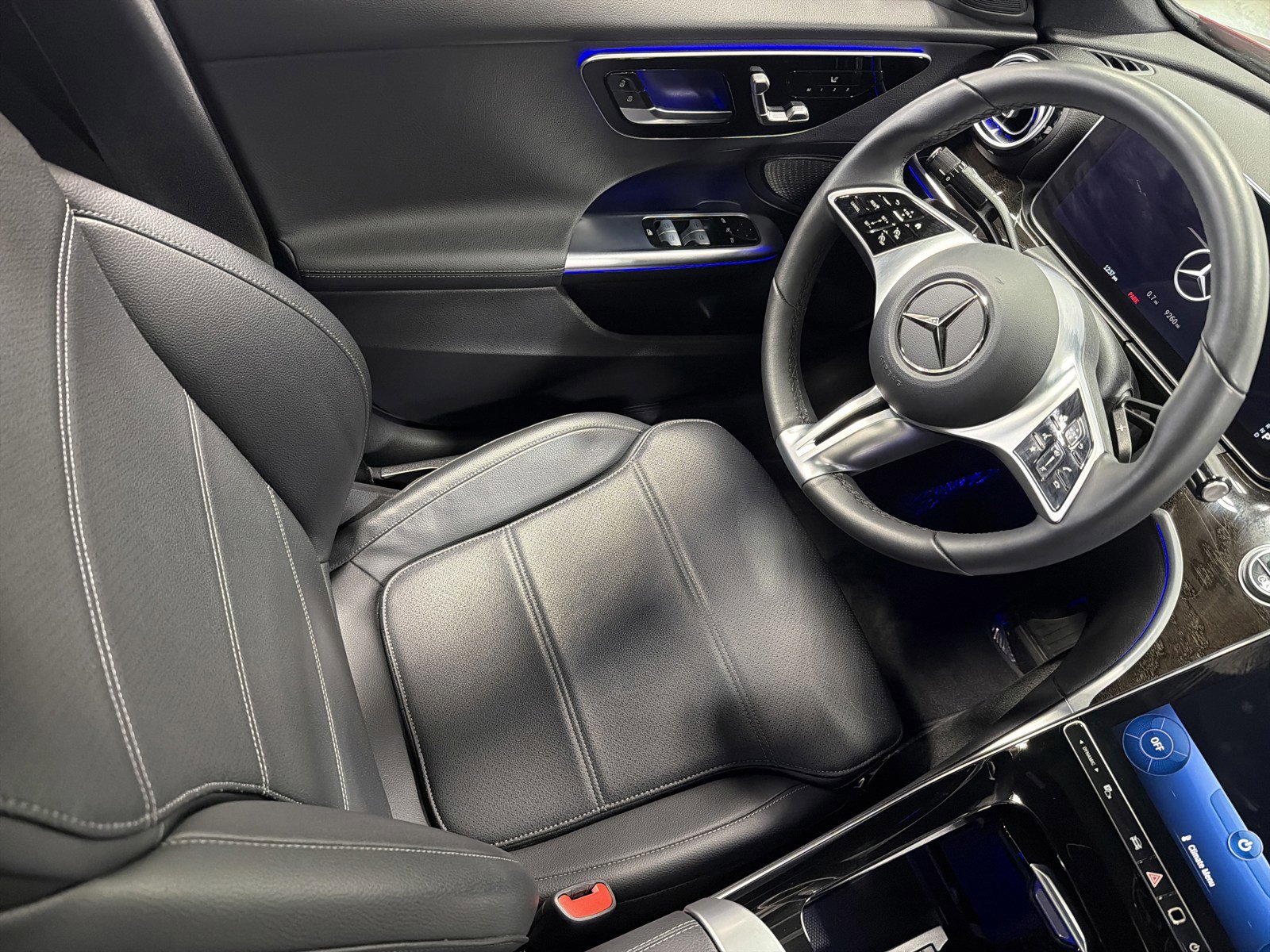 Used 2022 Mercedes-Benz C 300 4MATIC Sedan image 9