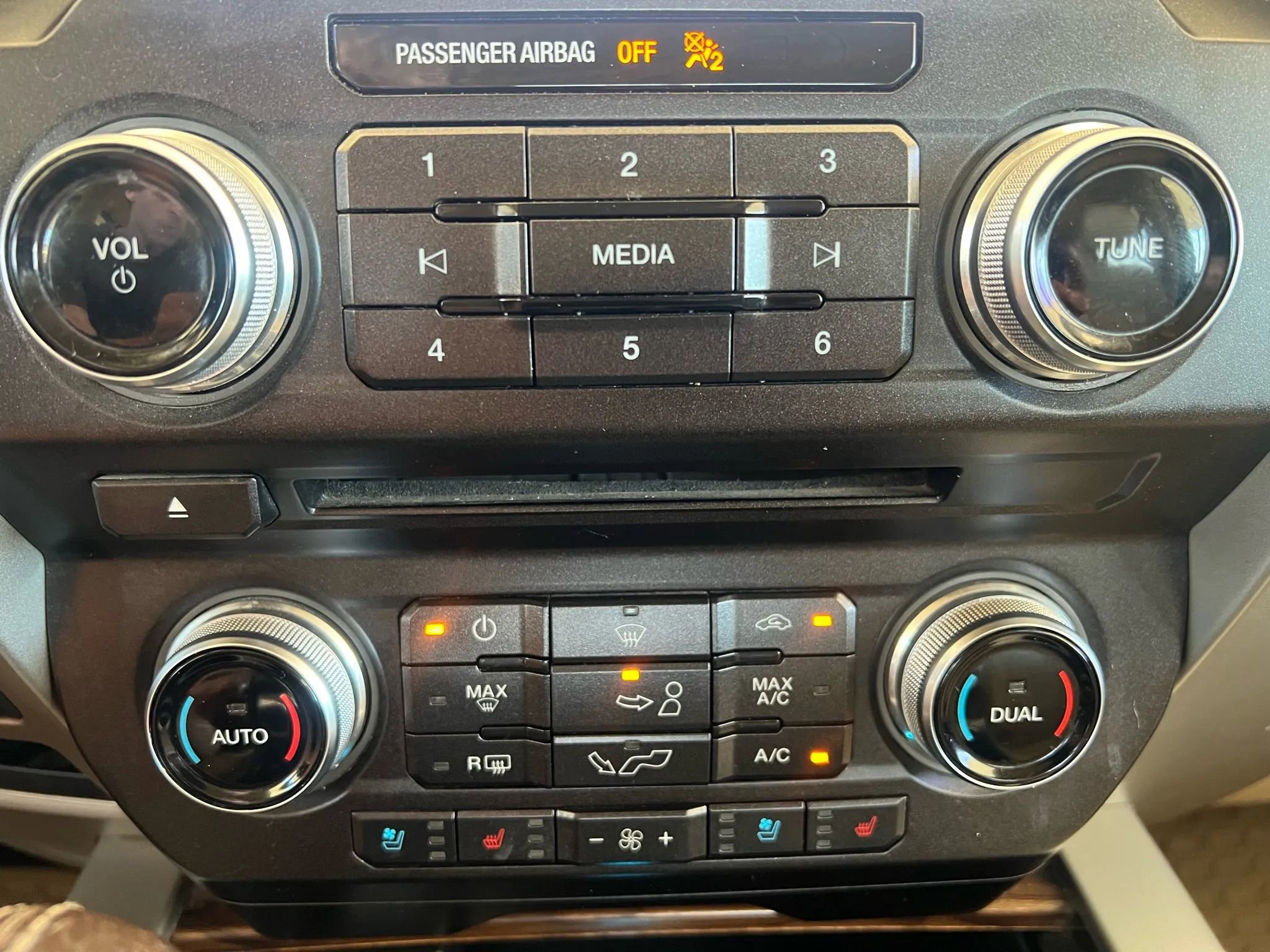 Used 2018 Ford F150 Lariat w/ Equipment Group 502A Luxury image 12