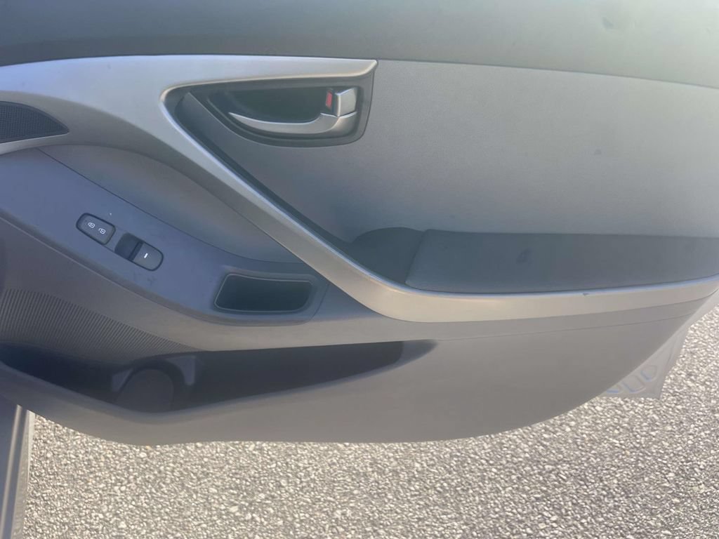 Used 2013 Hyundai Elantra GLS FWD image 10