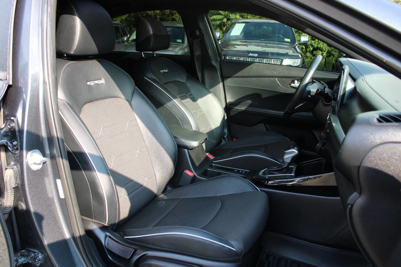 Used 2022 Kia Forte GT-Line w/ GT-Line Premium Package image 32
