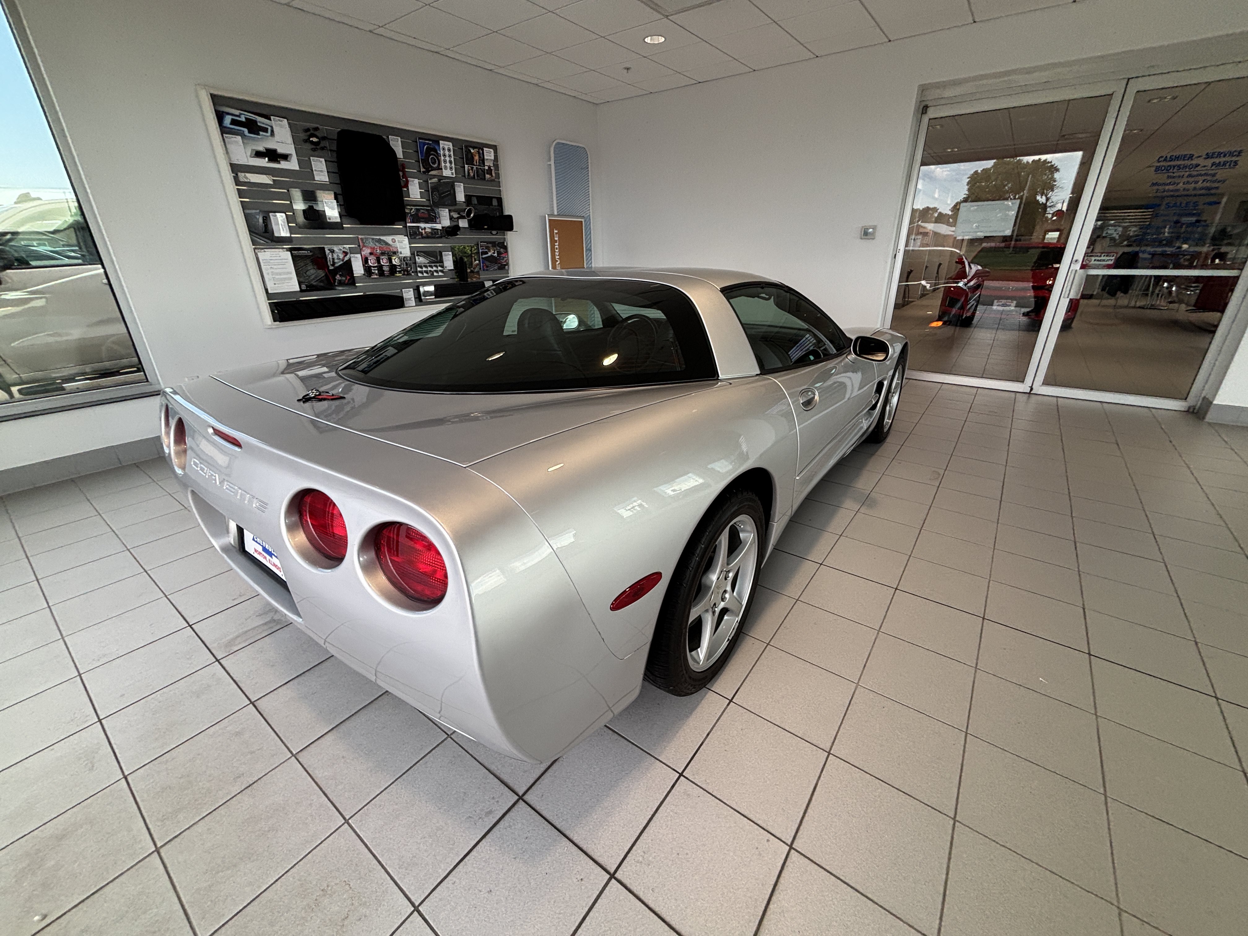 Used 2001 Chevrolet Corvette Coupe RWD image 7