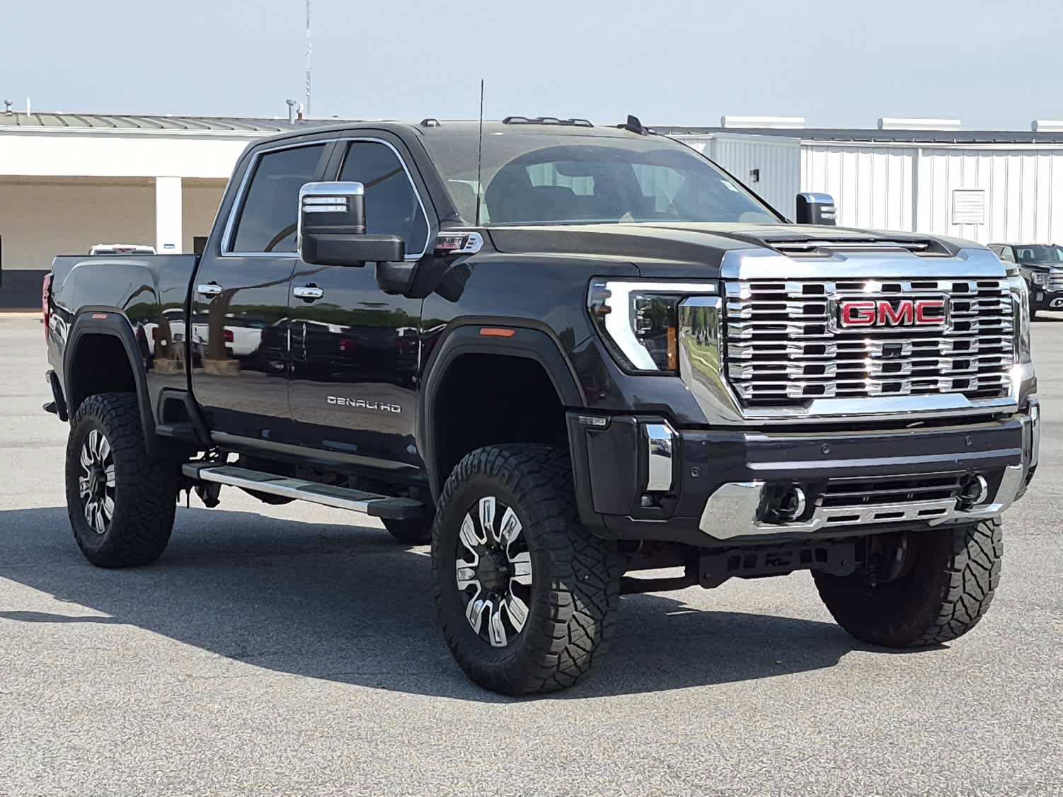 Used 2024 GMC Sierra 2500 Denali w/ Denali Reserve Package AWD/4WD image 3