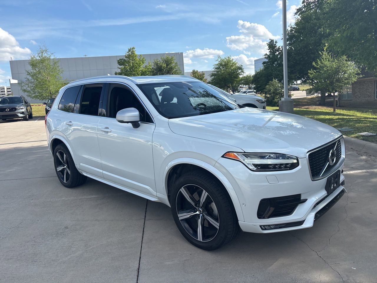 Used 2017 Volvo XC90 T5 R-Design w/ Vision Package image 3