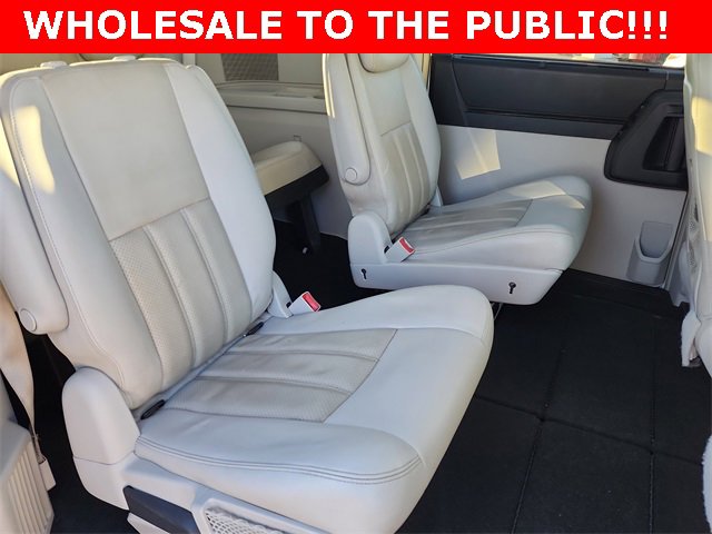 Used 2010 Chrysler Town & Country Touring image 19