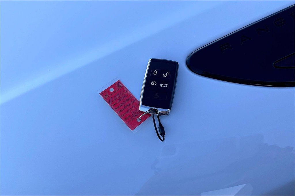 Used 2025 Land Rover Range Rover Velar Dynamic SE image 11