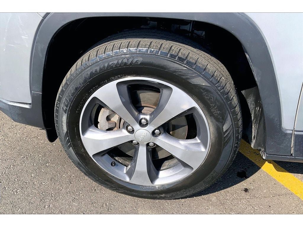 Used 2019 Jeep Cherokee Limited AWD/4WD image 10