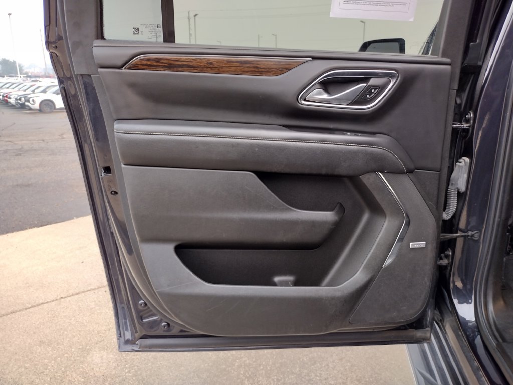 Used 2022 Chevrolet Suburban Premier AWD/4WD image 22